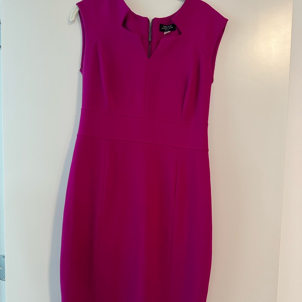 TAHARI MAGENTA SLEEVELESS WORK DRESS